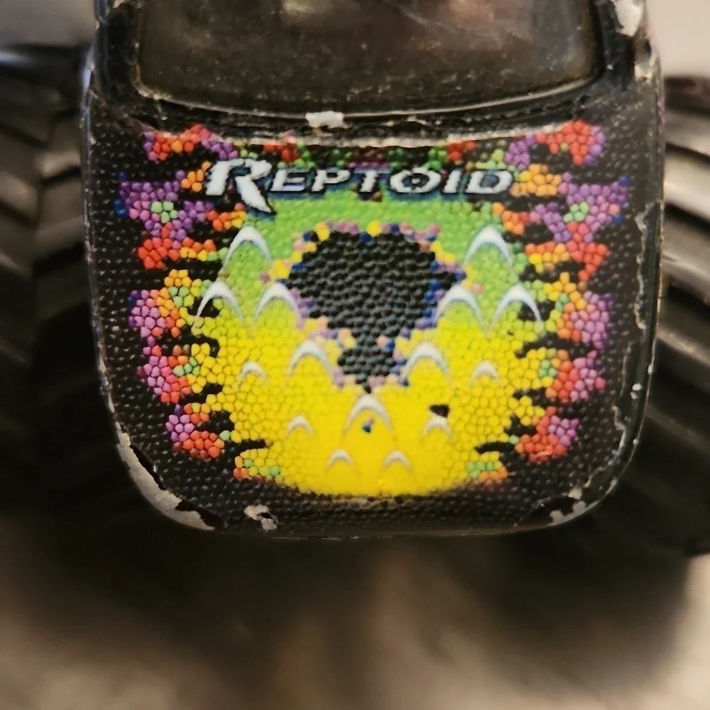 Hotwheels Reptoid 4x4 truck has paint chips flaws metal body